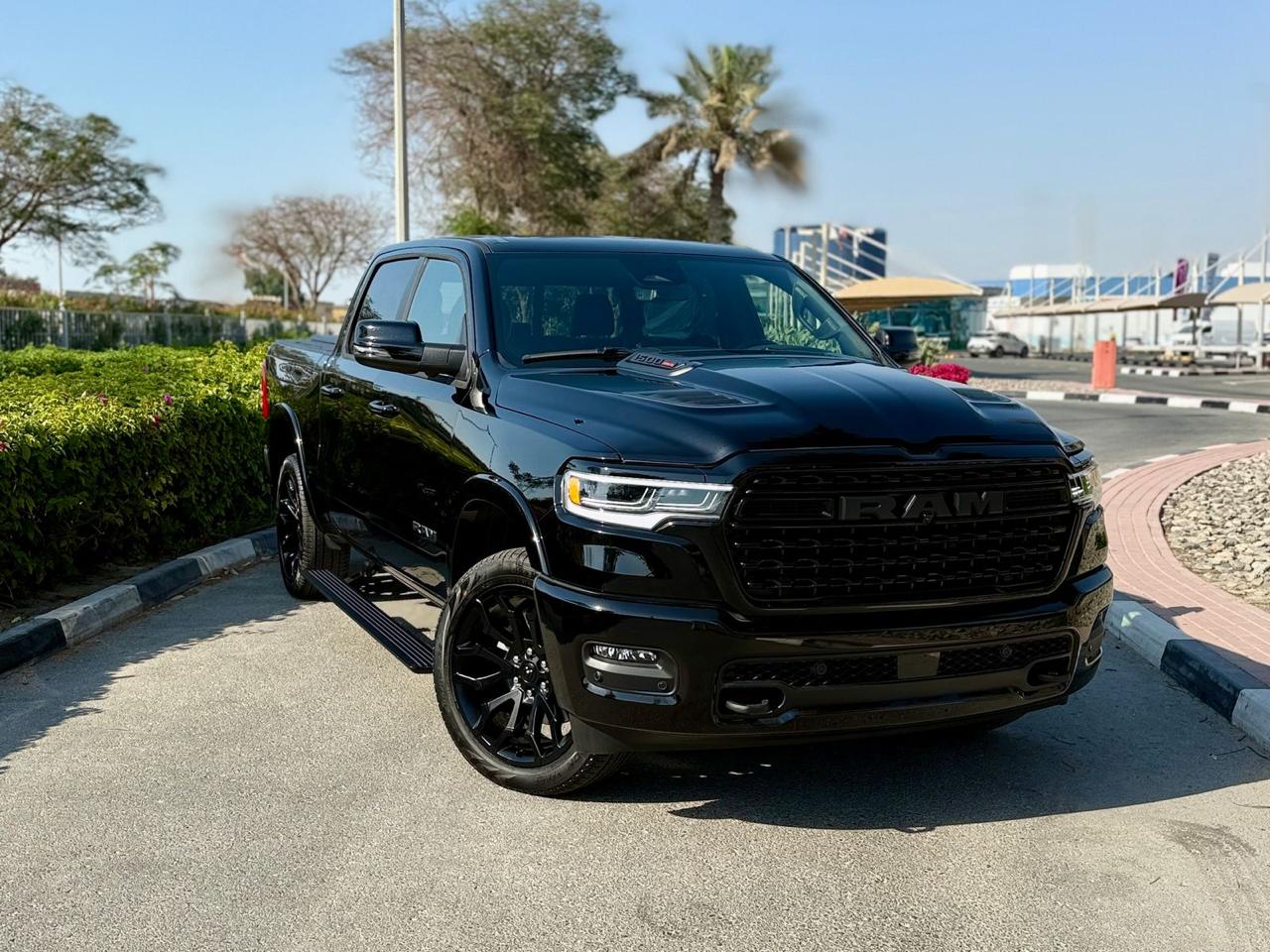 DODGE RAM 1500 CREW LIMITED CAB 4X4 PETROL